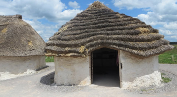 stonehenge exhibit - Neolithic huts