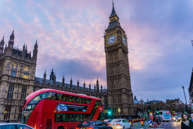 Elizabeth Clock Tower/Big Ben and bus London