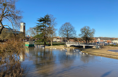 Stratfrd Upon Avon town centre by river