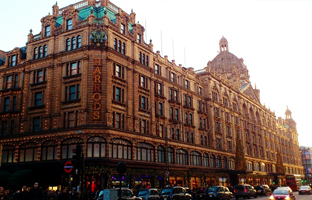 4-5-star luxury hotels near Victoria rail station in London