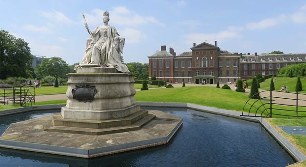 Queen Victoria Statue, Kensington Gardens, London