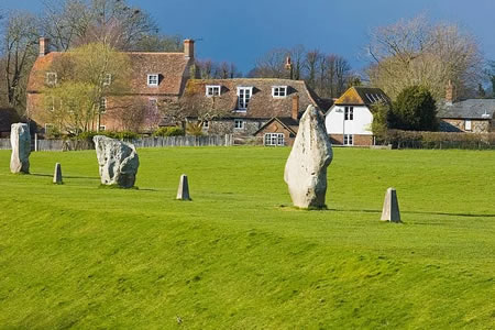 Avebury Village - Anderson Tours - with Stonehenge from London