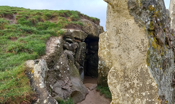 Going inside West Kennet Long Barrow Avebury