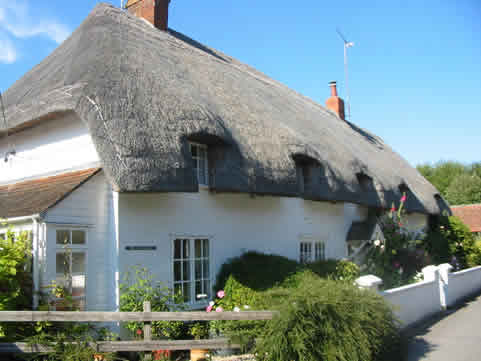 Avebury village thatched cottage