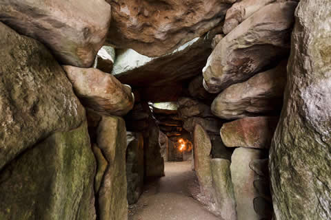 Avebury Henge and West Kennet Long Barrow with Stonehenge Special Access Afternoon Tour