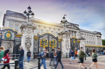 Buckingham Palace people walking