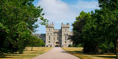 Transfer tour of Windsor Castle between London hotels and Heathrow or Gatwick airport