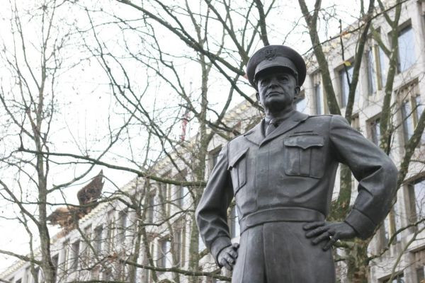 eisenhower statue london