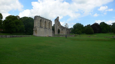 Glastonbury Abbey grounds