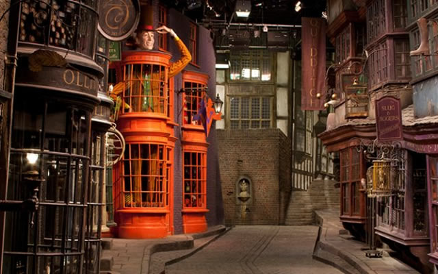 Diagon Alley WB Studios Harry Potter International Friends