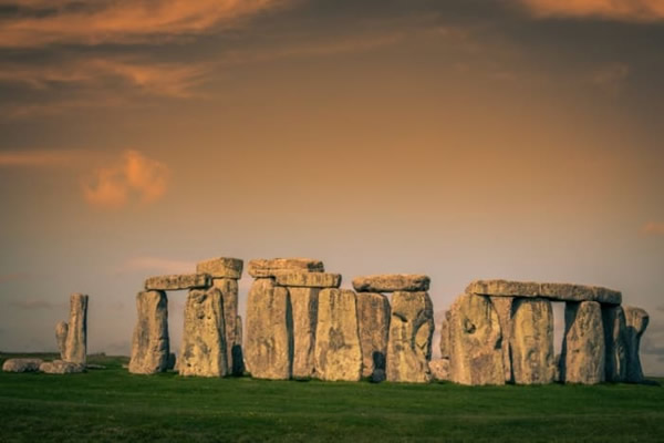 Premium Tours Stonehenge direct coach tour from London