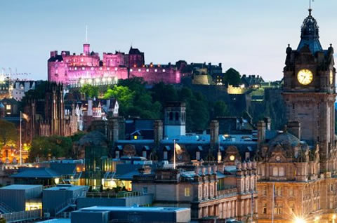 Edinburgh Castle skyline at night.