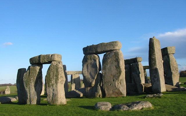 Stonehenge with open top bus tour of London