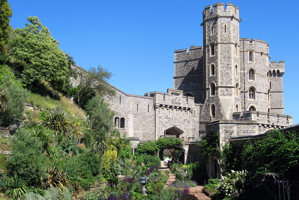 Windsor Castle day tour from London with Stonehenge and Bath
