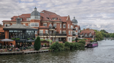 river thames at windsor restaurant