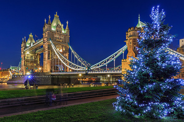 Christmas by the River at London Bridge City