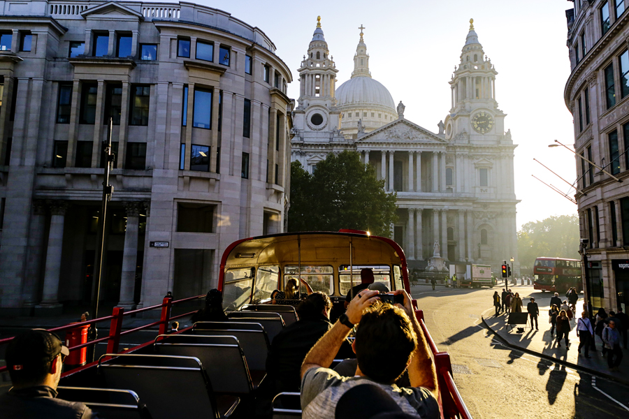 vintage bus tour london st paul's cathedral