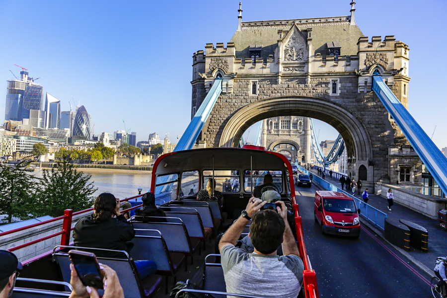 vintage bus tour london tower bridge