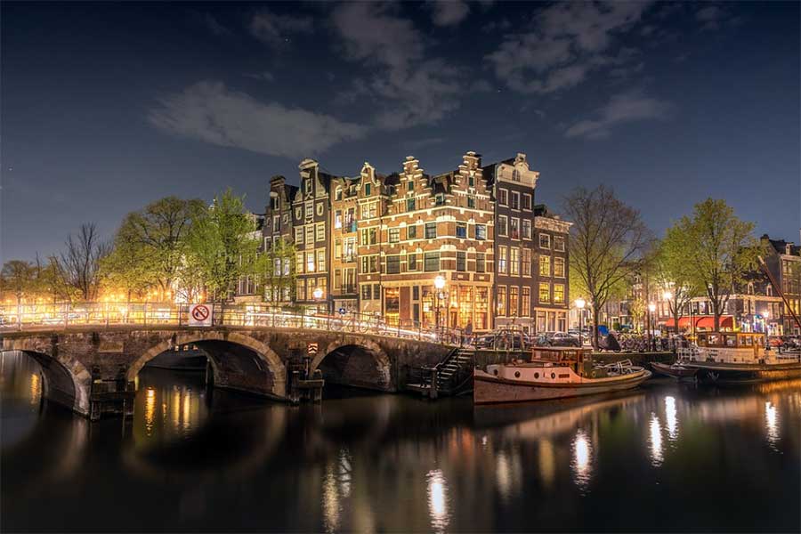 Amsterdam, day trips from London can even be to another country.