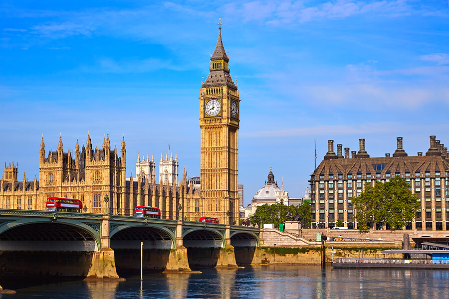 Best london tours with a bus and a guide to see icons like Big Ben