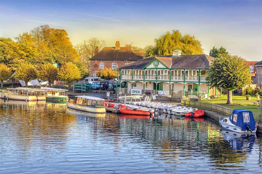 Stratford Upon Avan, visit Shakespeare's town for a day visit from London.