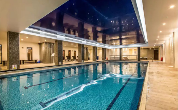 holiday inn kensington hotel cruise transfer with swimming pool