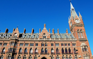 Victoria railway station