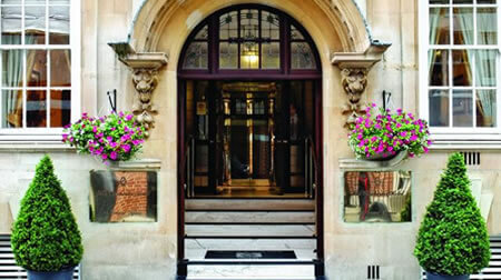 4-5-star luxury hotels near Victoria rail station in London