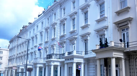 Mid-range hotels near Victoria rail station, London