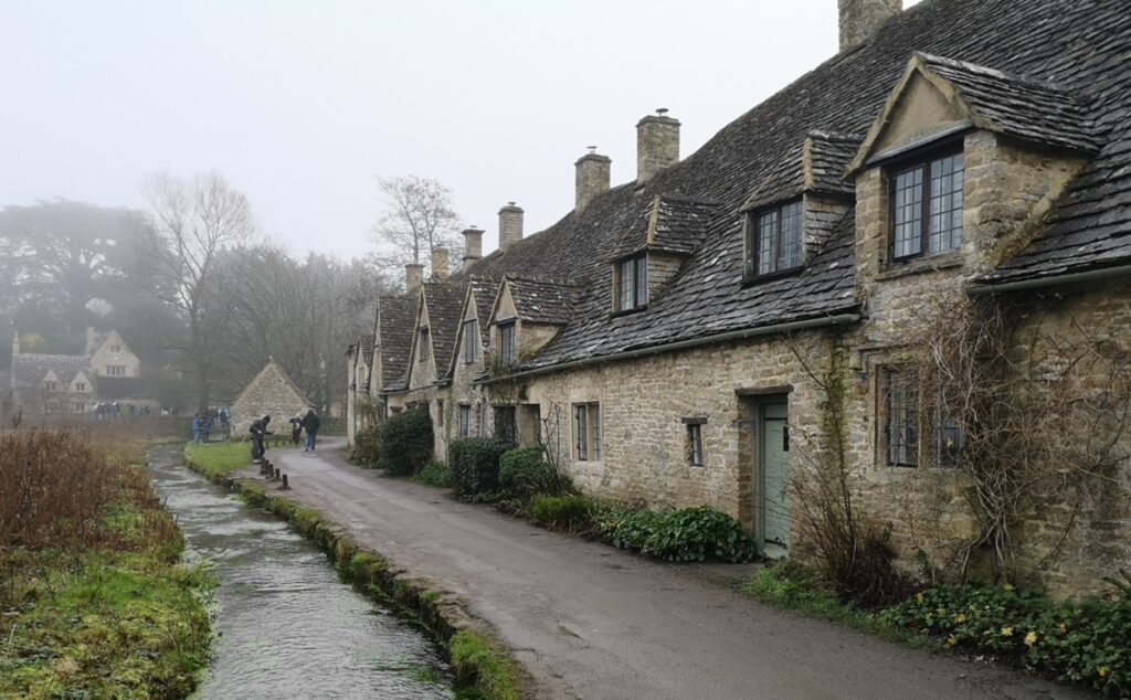 Row of stone cottages on the river at Bibury
