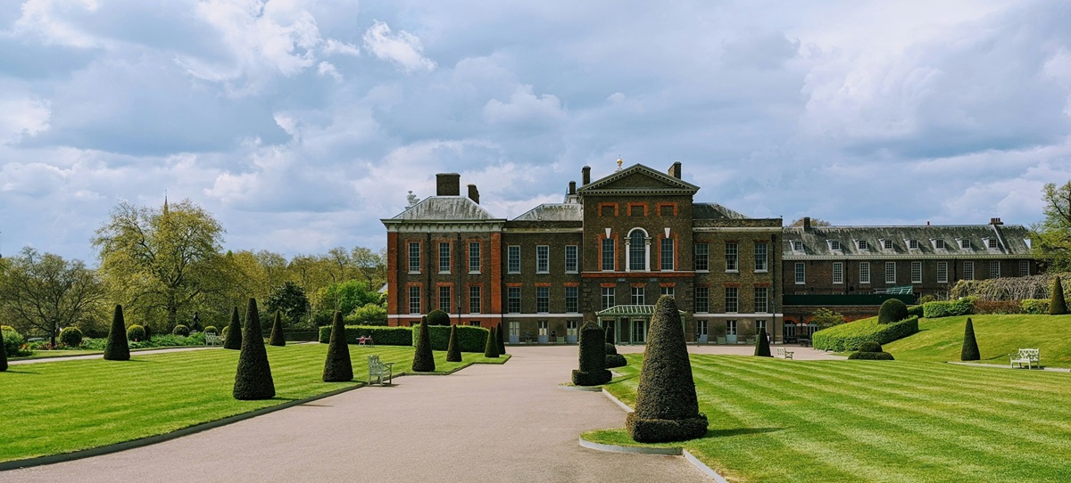 Kensington Palace with trees and shrubs