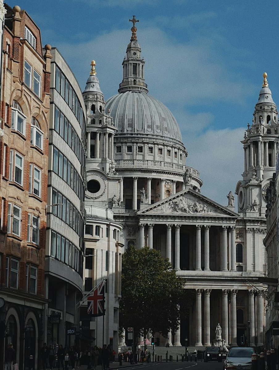 St Pauls Cathedral from the street