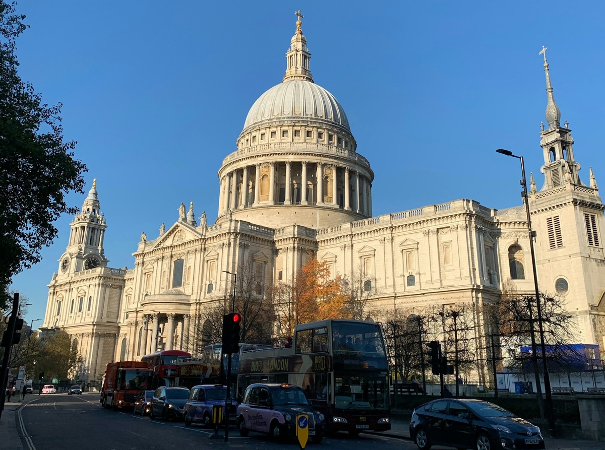 St Pauls Cathedral from the street