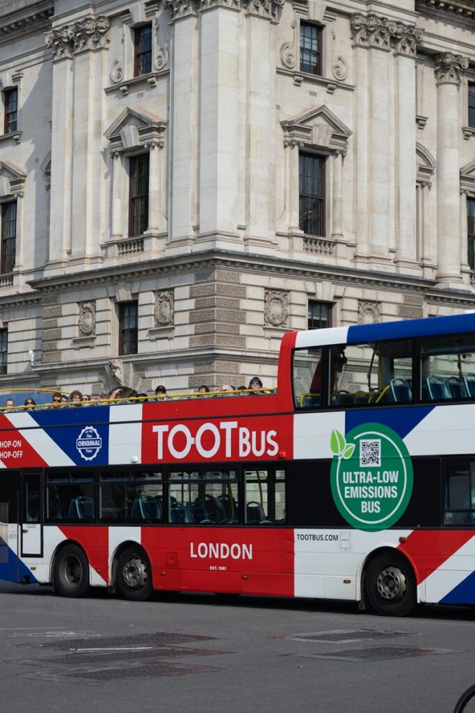 Tootbus on London street
