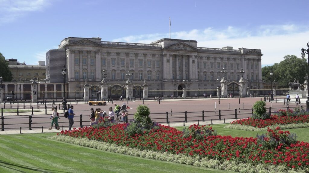 Garden in front of Buckingham Palace