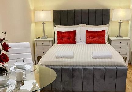 Typical bedroom at the Classic Hyde Park Hotel Paddington