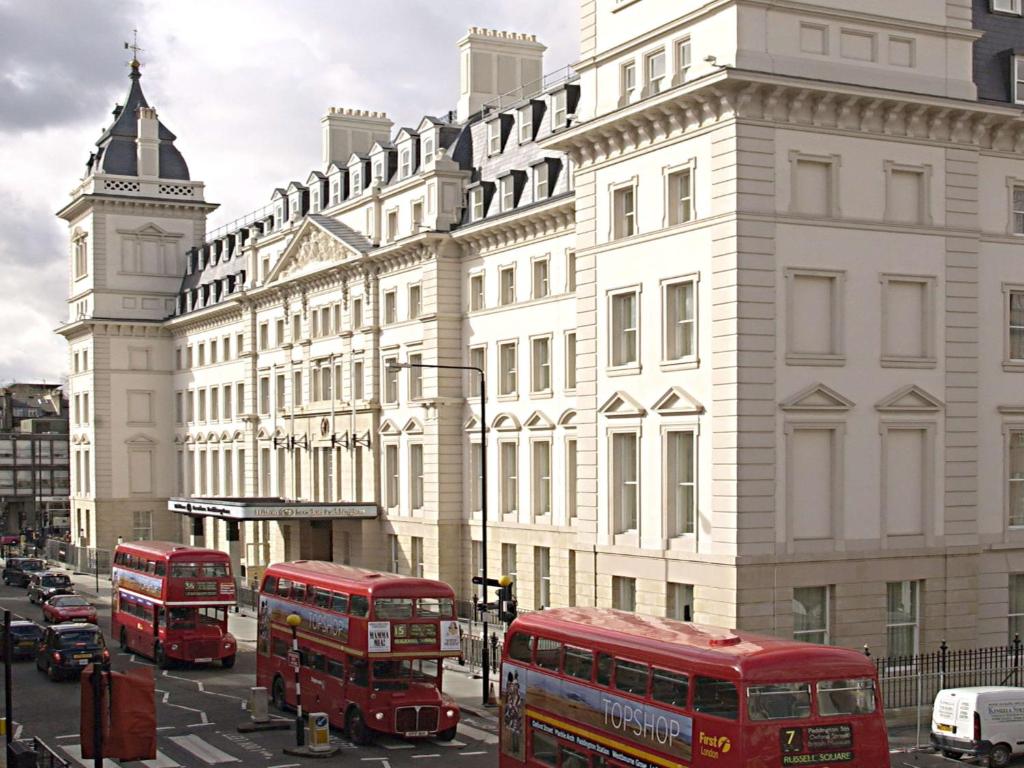 External view of the Hilton hotel Paddington