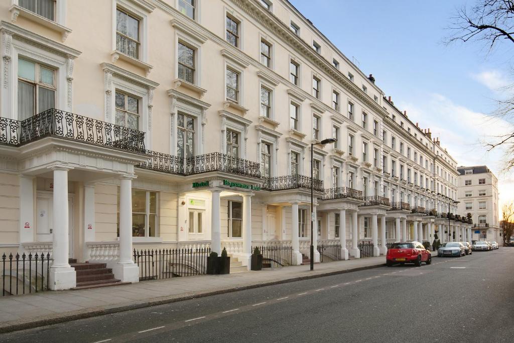 External view of the Park Avenue Bayswater Inn Hyde Park