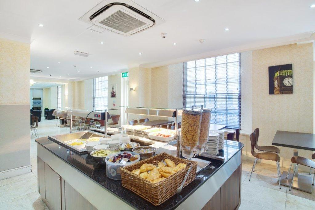 Breakfast area at the Queens Park hotel Westminster