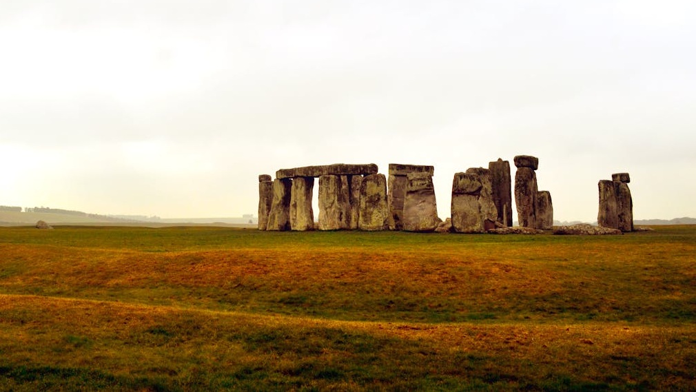 Stonehenge with the sun setting