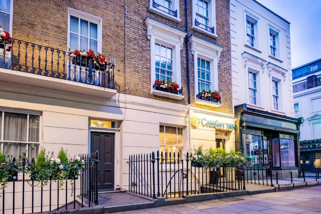 External view of The Comfort Inn Victoria London