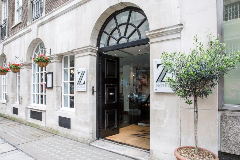 Entrance to the Z hotel Victoria