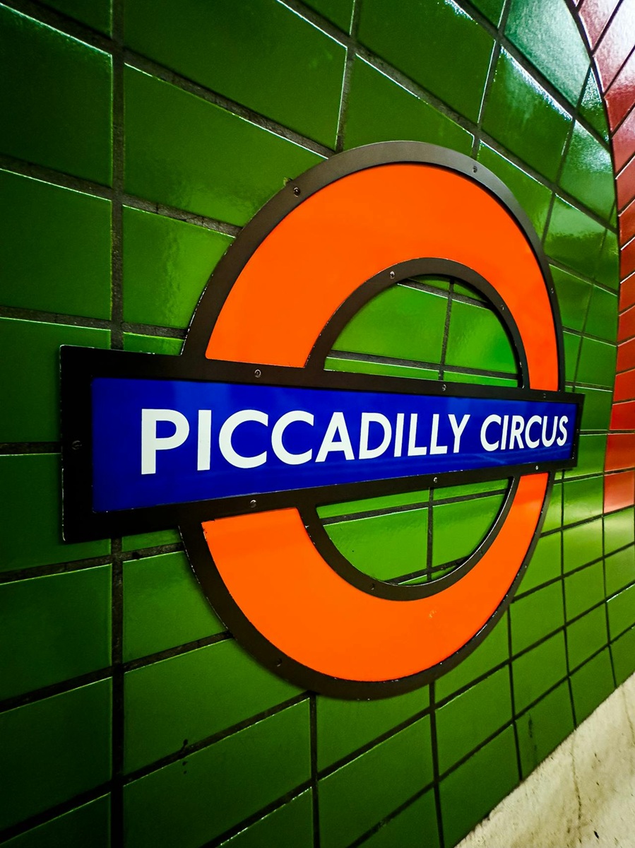 London Underground Piccadilly Circus sign