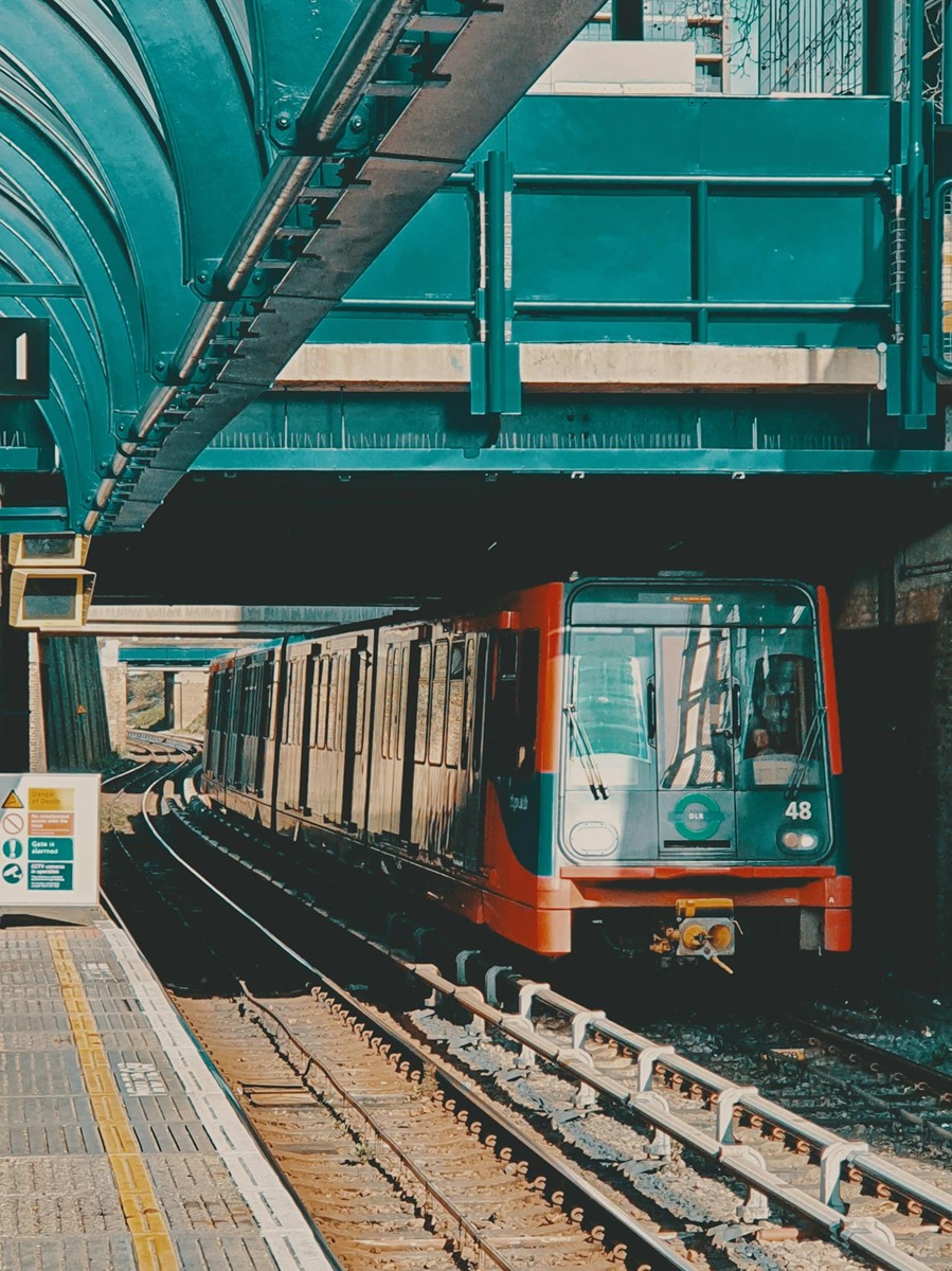 Docklands Light Railway (DLR) 