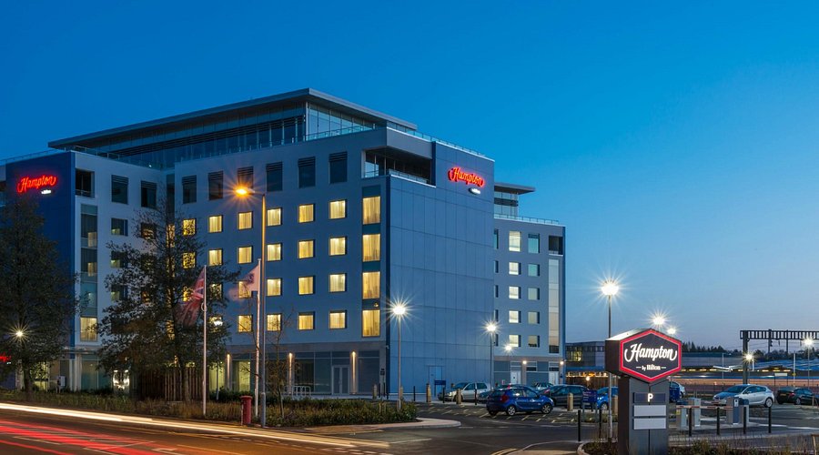 External view of the Hampton by Hilton Hotel London Luton Airport
