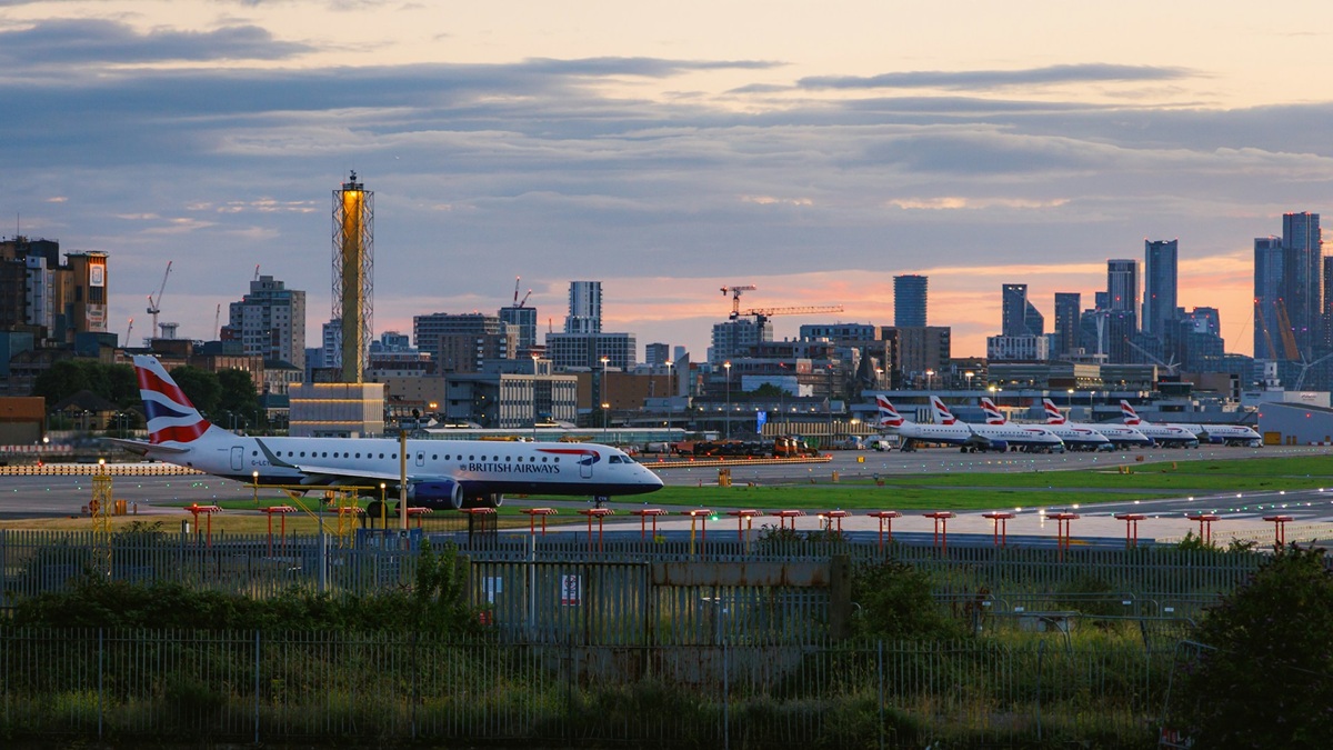 Aircraft on runway at London City Airport